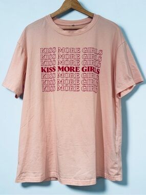 “Kiss More Girls" Graphic Tee in Cotton Candy Pink with Red Script Sz Small
